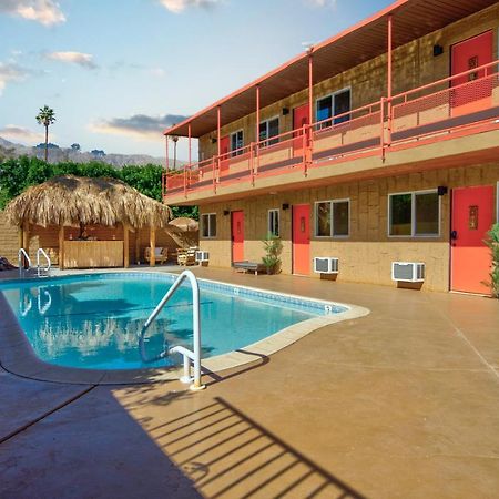 פאלם ספרינגס Tiki Hotel מראה חיצוני תמונה
