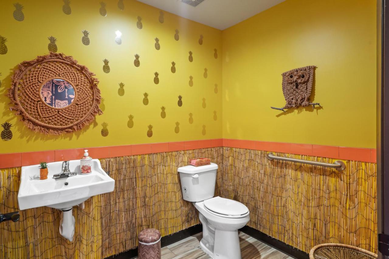 פאלם ספרינגס Tiki Hotel מראה חיצוני תמונה