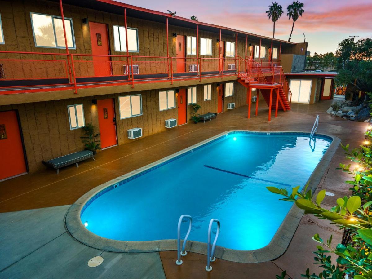 פאלם ספרינגס Tiki Hotel מראה חיצוני תמונה