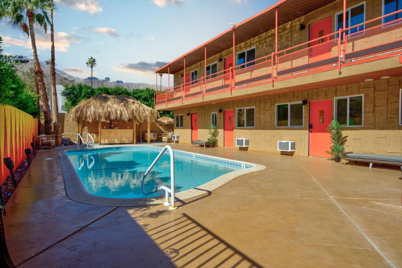 פאלם ספרינגס Tiki Hotel מראה חיצוני תמונה