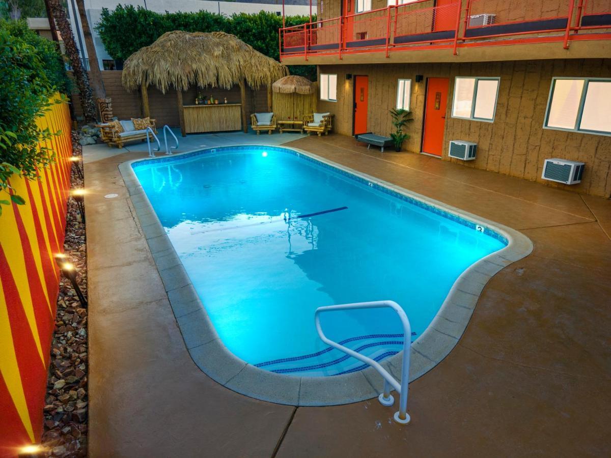 פאלם ספרינגס Tiki Hotel מראה חיצוני תמונה