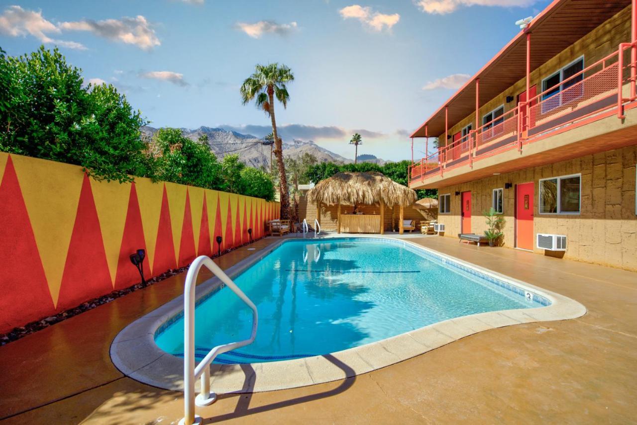 פאלם ספרינגס Tiki Hotel מראה חיצוני תמונה