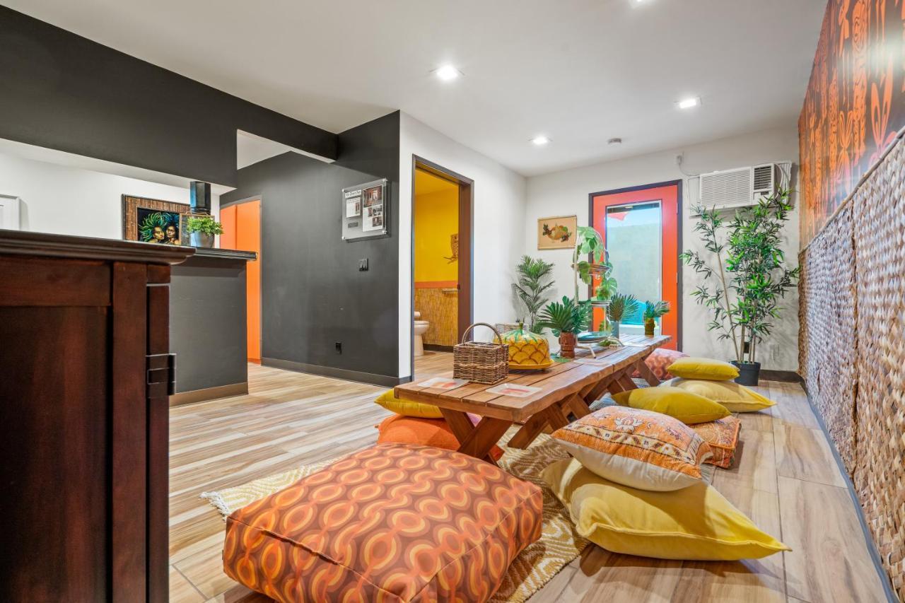 פאלם ספרינגס Tiki Hotel מראה חיצוני תמונה