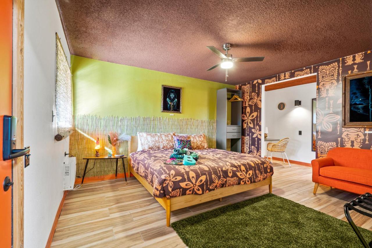 פאלם ספרינגס Tiki Hotel מראה חיצוני תמונה
