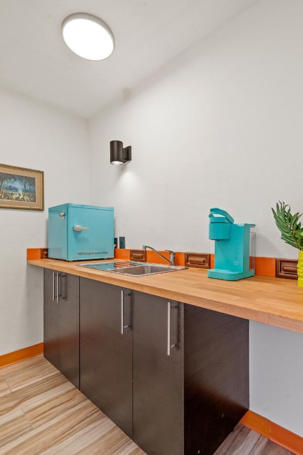 פאלם ספרינגס Tiki Hotel מראה חיצוני תמונה